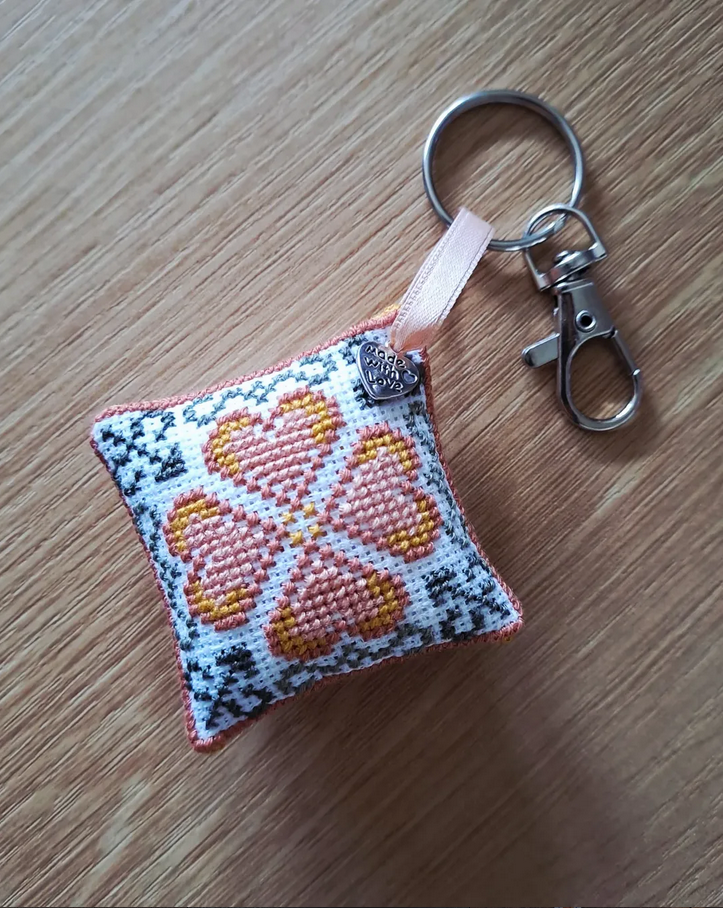 Bijou de sac/Porte-clé brodé à la main, Trèfle