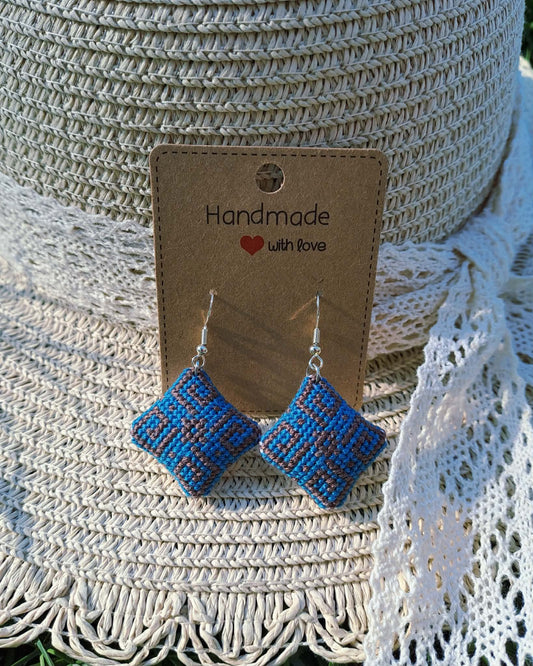 Boucles d’oreilles brodées à la main, Eole bleu