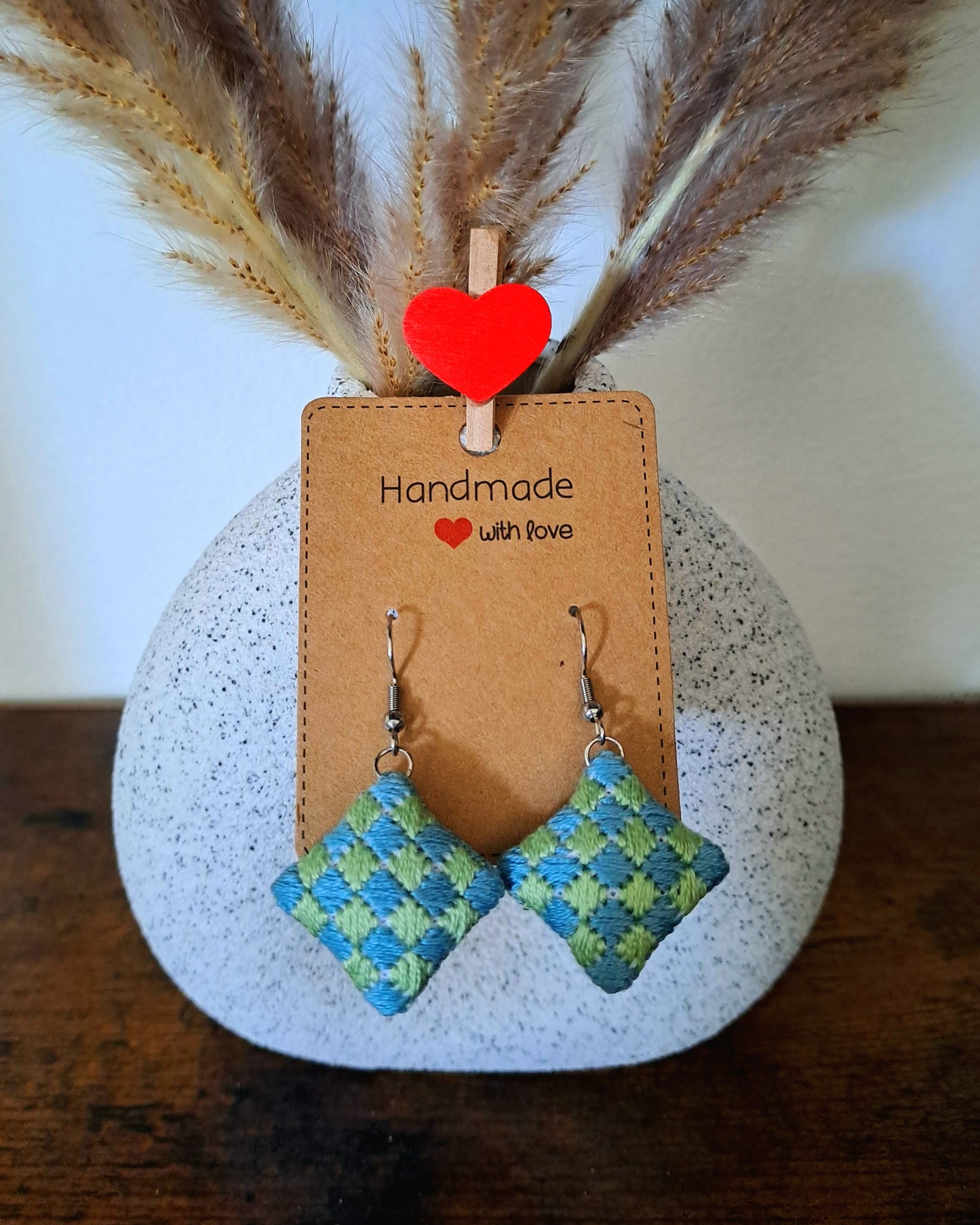 Boucles d’oreilles brodées à la main, Ciel des Prés
