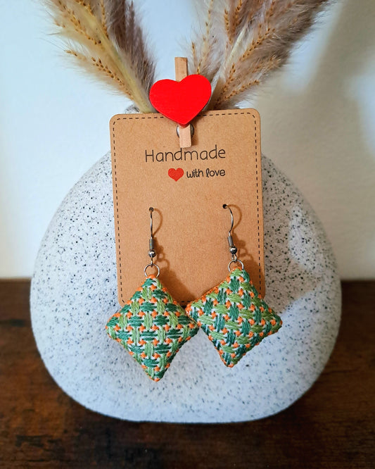 Boucles d’oreilles brodées à la main, Verger d'Eté