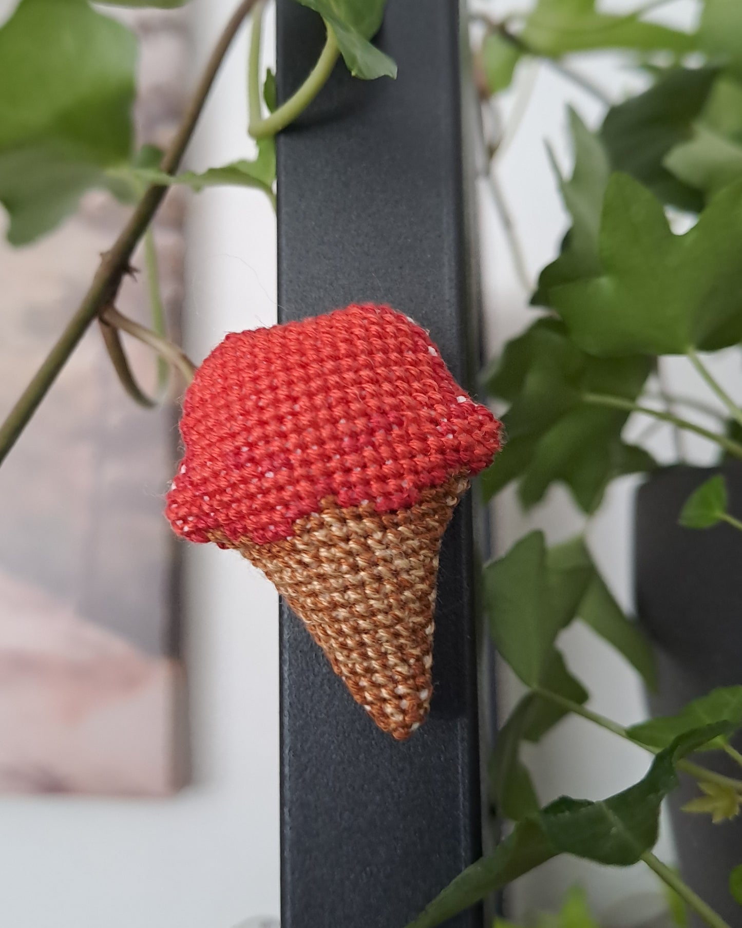 Aimant brodé, Cône glacé à la fraise