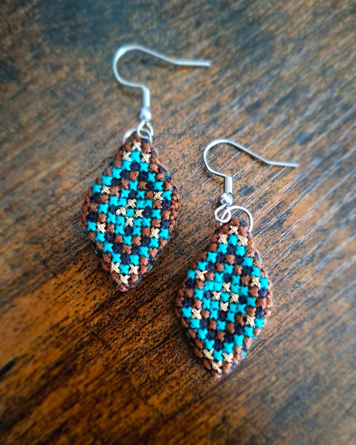 Boucles d’oreilles brodées à la main, Balade d'automne - Emeraude