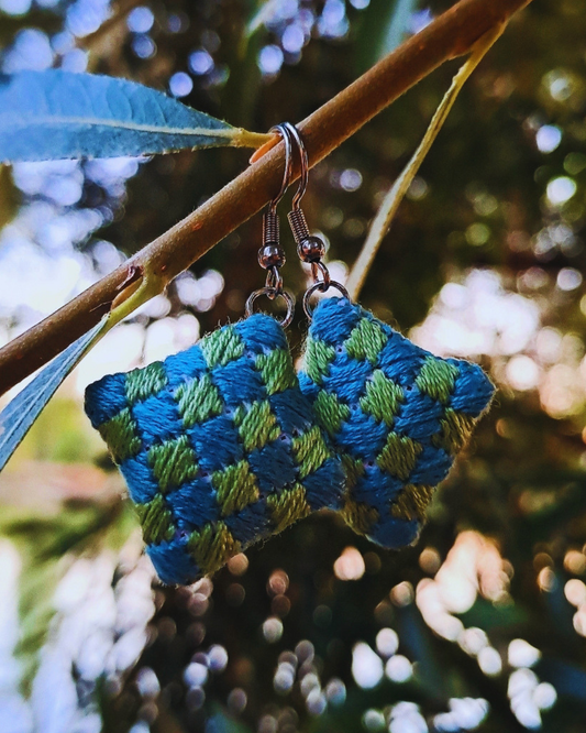 Boucles d’oreilles brodées à la main, Ciel des Prés