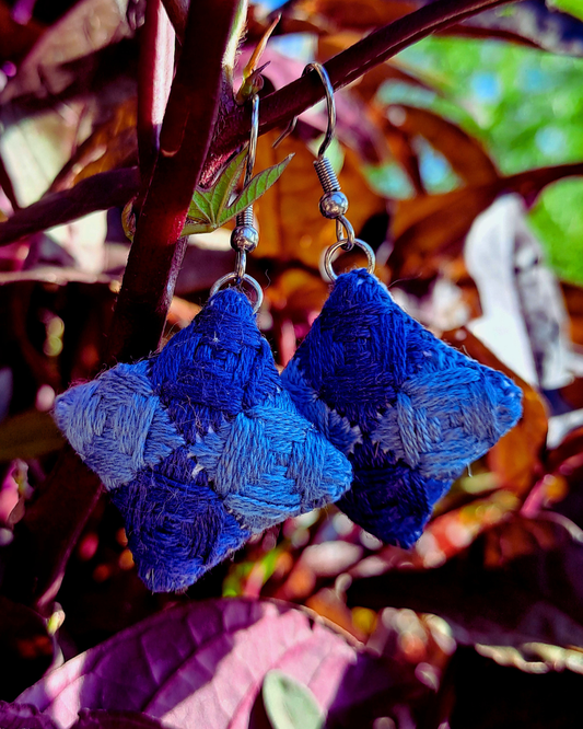 Boucles d’oreilles brodées à la main, Abysses
