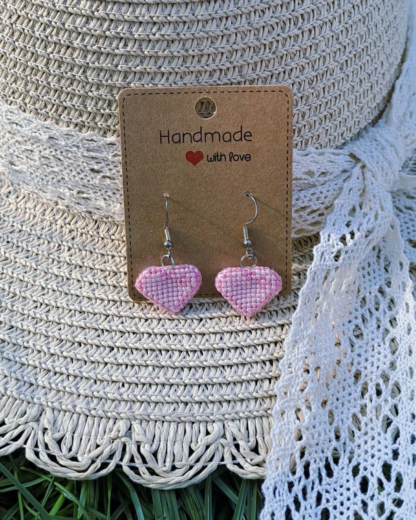 Boucles d’oreille brodées à la main, PixelHeart rose