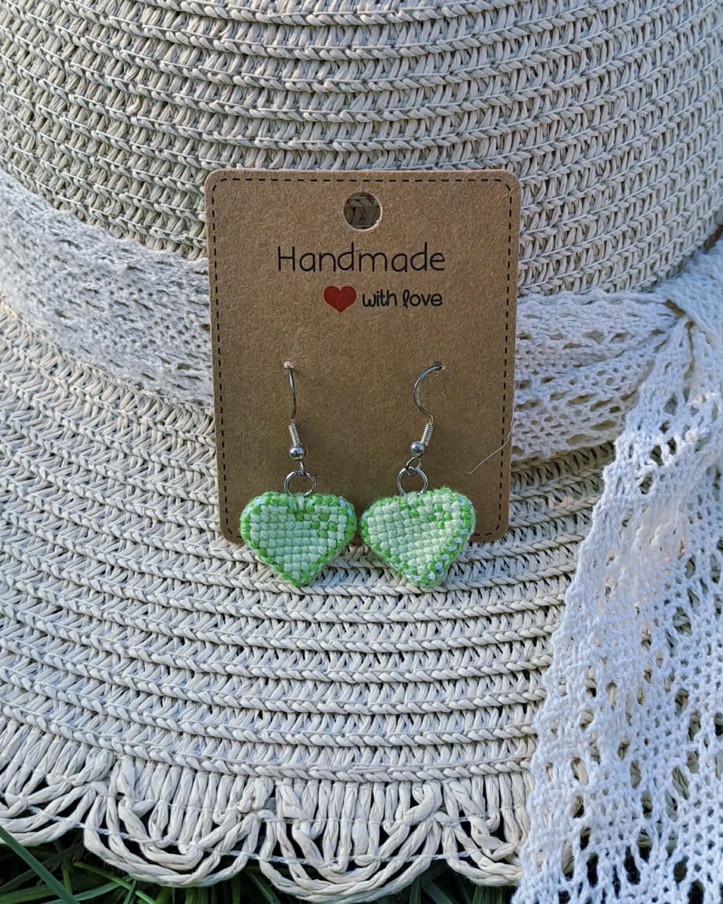 Boucles d’oreille brodées à la main, PixelHeart vert