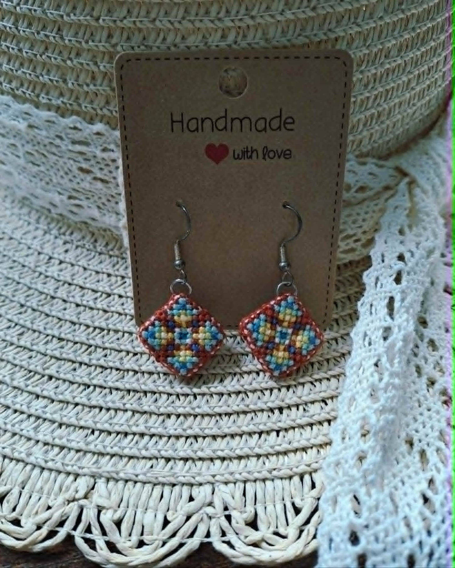Boucles d’oreille brodées à la main, Ethnik