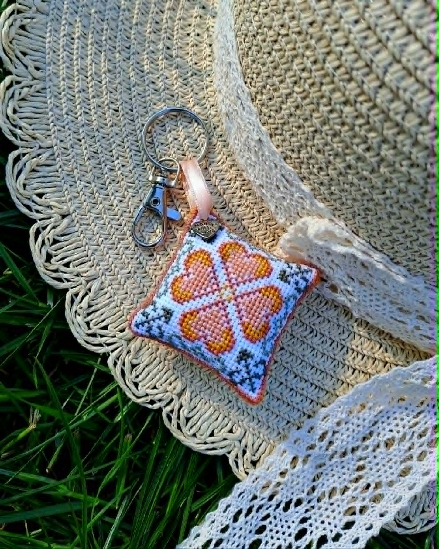 Bijou de sac/Porte-clé brodé à la main, Trèfle