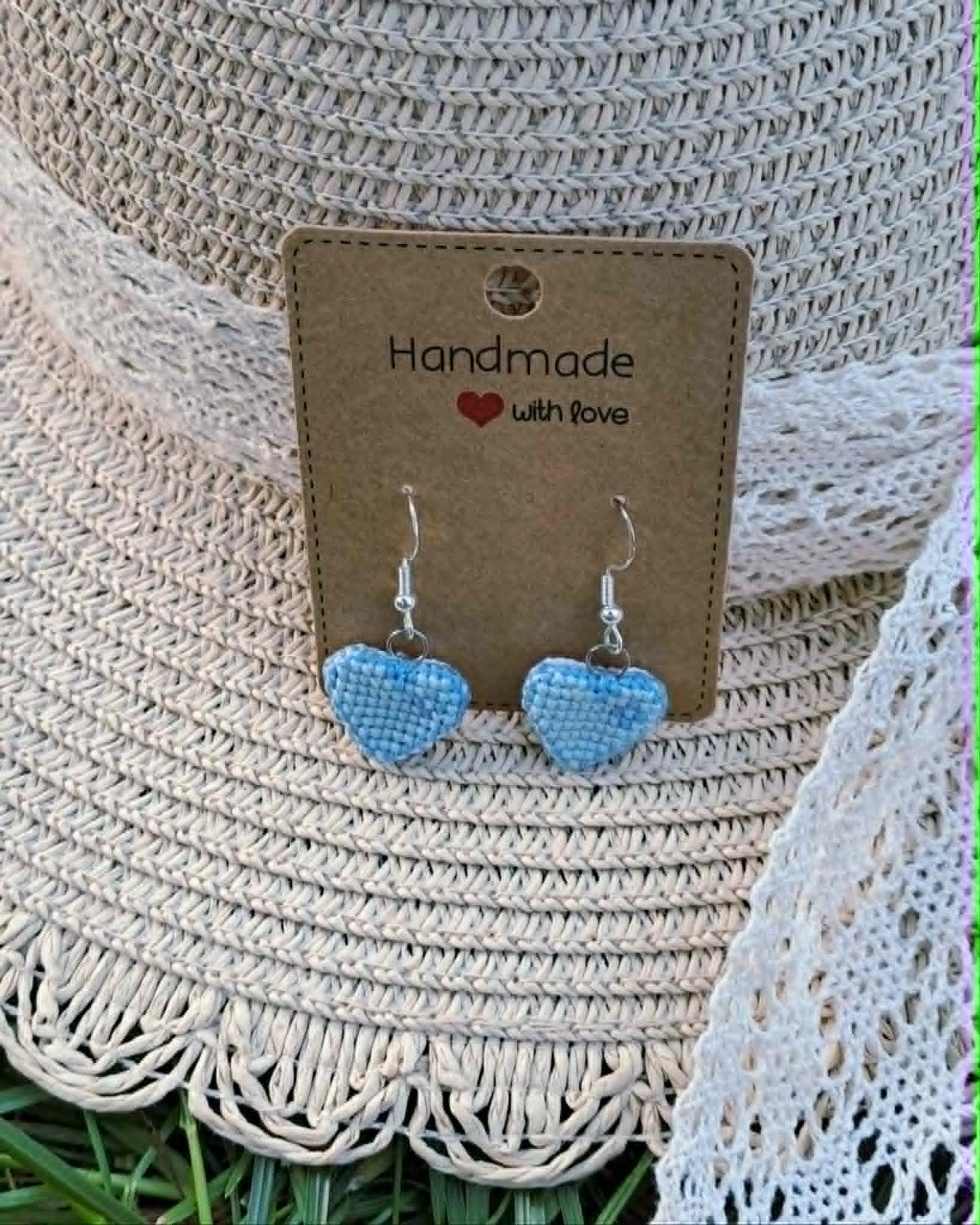 Boucles d’oreille brodées à la main, PixelHeart bleu