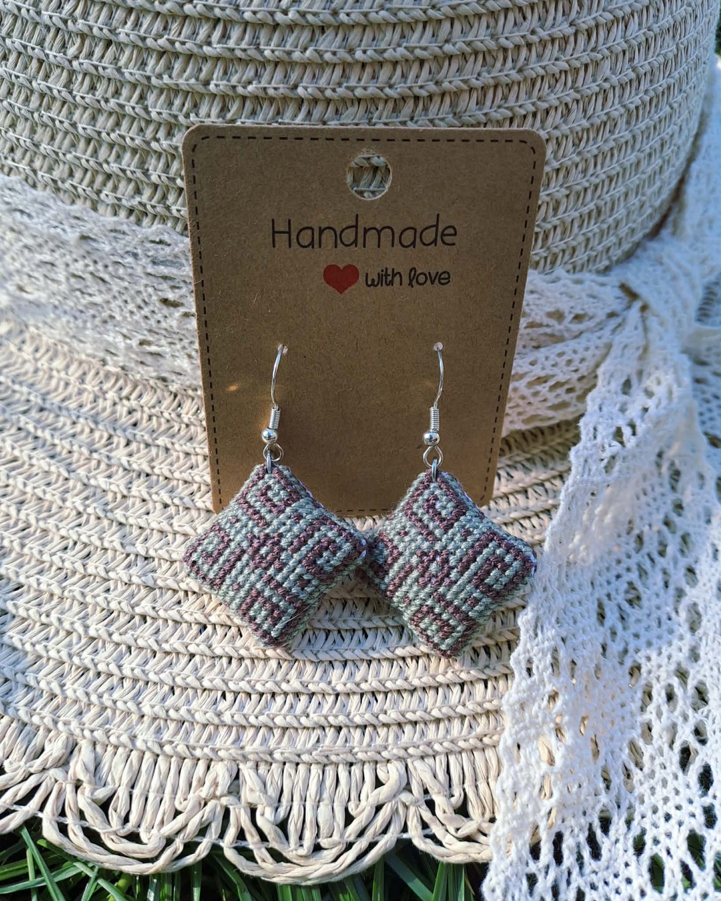 Boucles d’oreilles brodées à la main, Eole vert