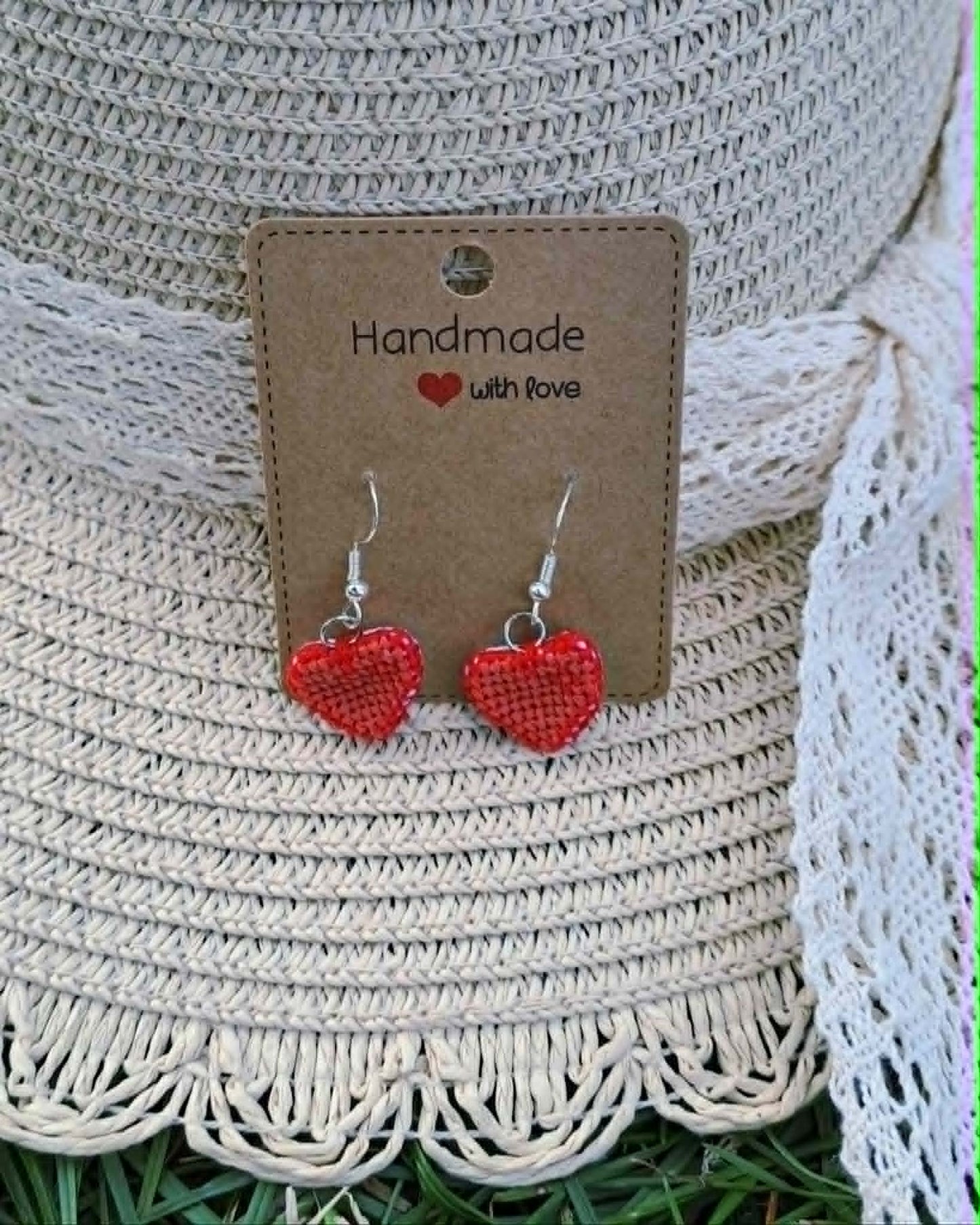 Boucles d’oreille brodées à la main, PixelHeart rouge